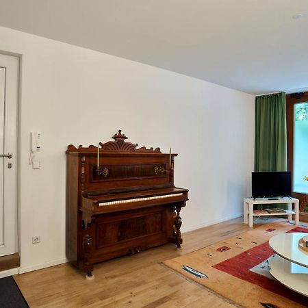 Beautiful Park Apartment For 4 Guests Berlino Esterno foto