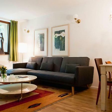 Beautiful Park Apartment For 4 Guests Berlino Esterno foto