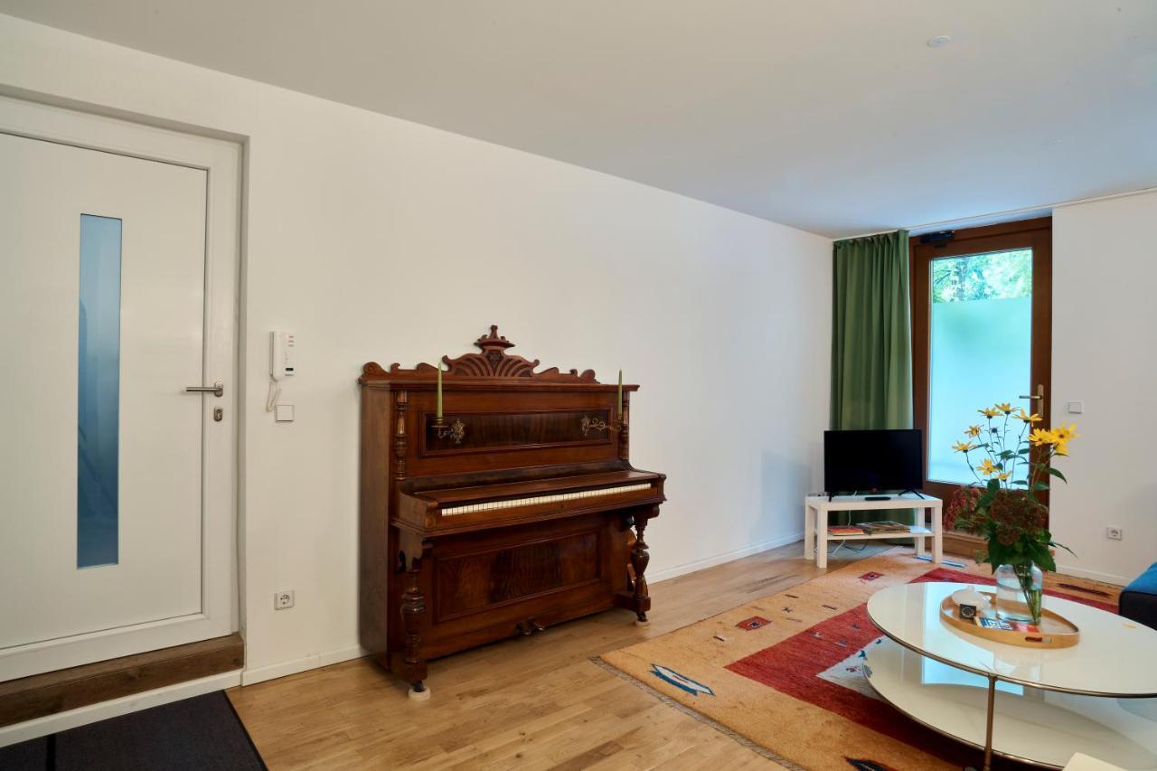 Beautiful Park Apartment For 4 Guests Berlino Esterno foto