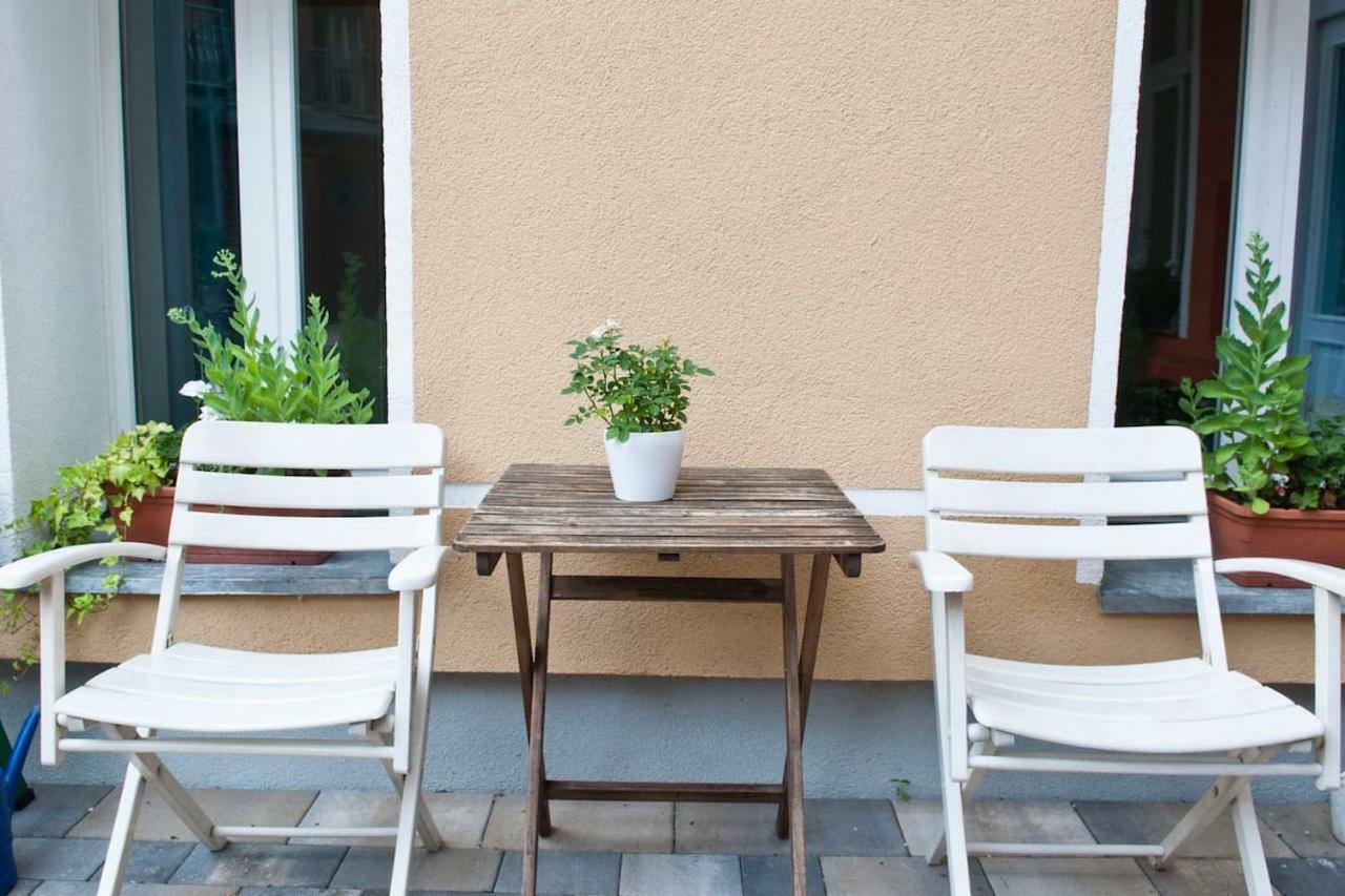 Beautiful Park Apartment For 4 Guests Berlino Esterno foto