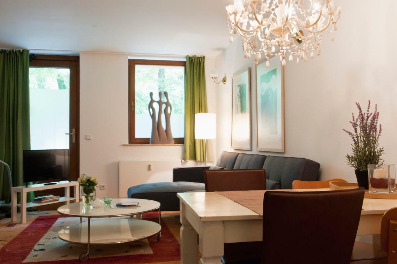 Beautiful Park Apartment For 4 Guests Berlino Esterno foto